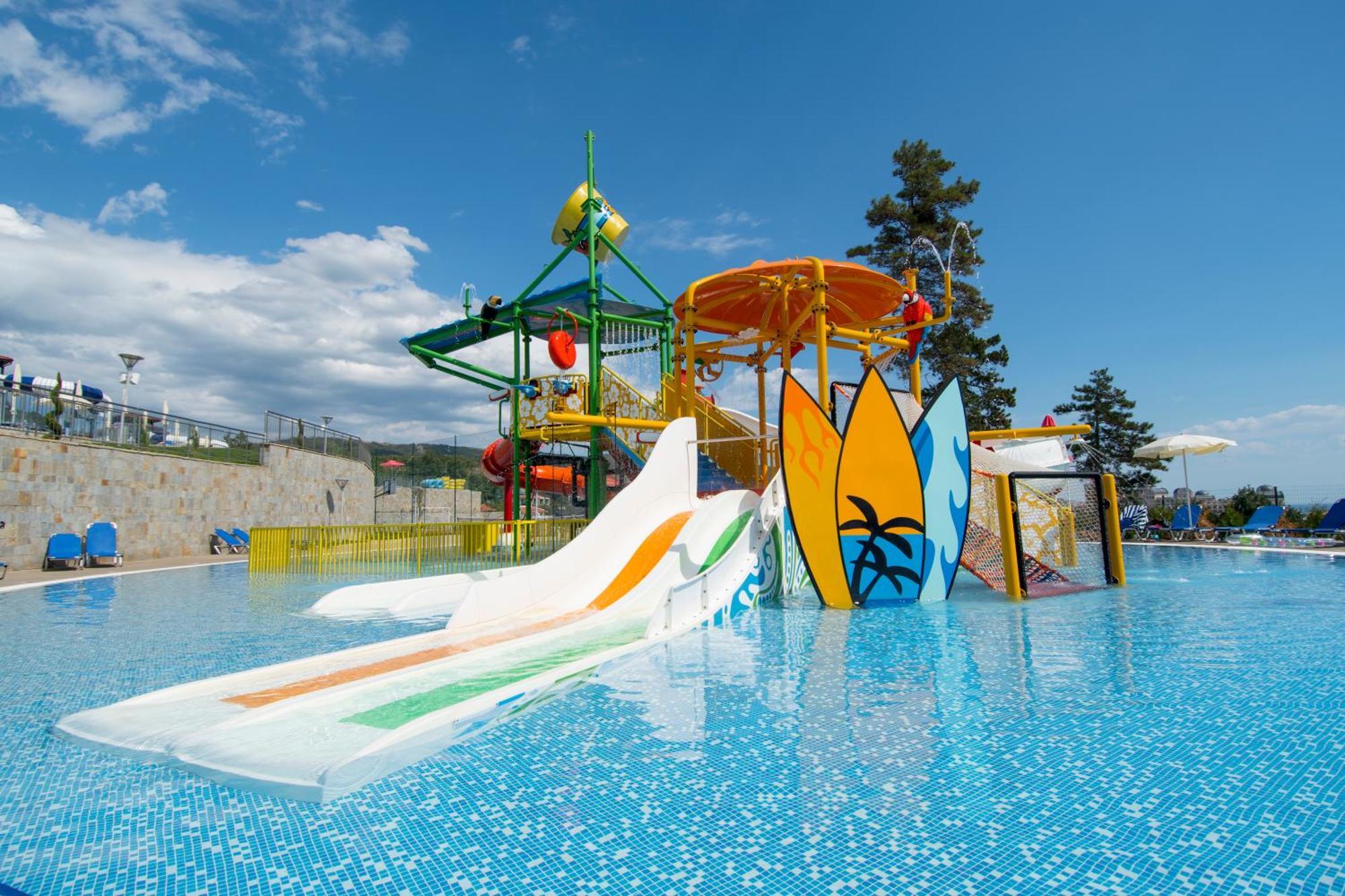 Nevis Resort & Aqua Park Slăntjev Brjag Exteriör bild
